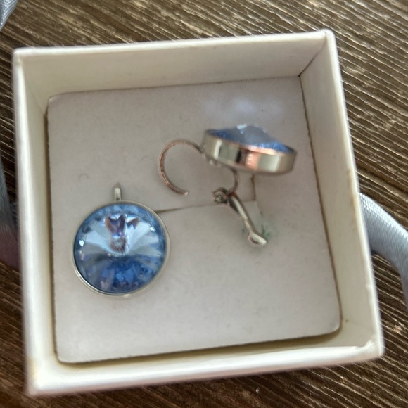 Chrystal drop earrings
Blue, Rhodium plated - Picture 2 of 4